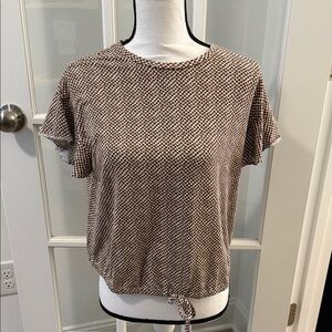 Worthington Short Sleeve Brown and White Patterned Women's Top, Size Medium